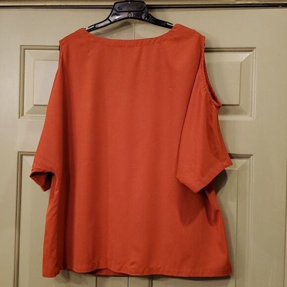 Mix Nouveau burnt orange cold shoulder v neck top - Picture 2 of 7